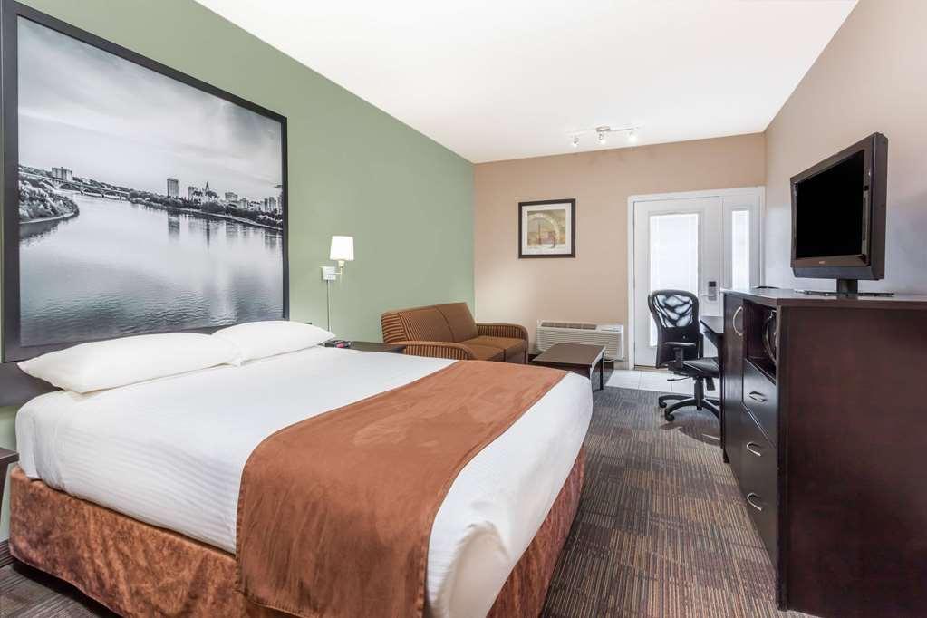Отель Super 8 By Wyndham Saskatoon Near Saskatoon Airport Номер фото