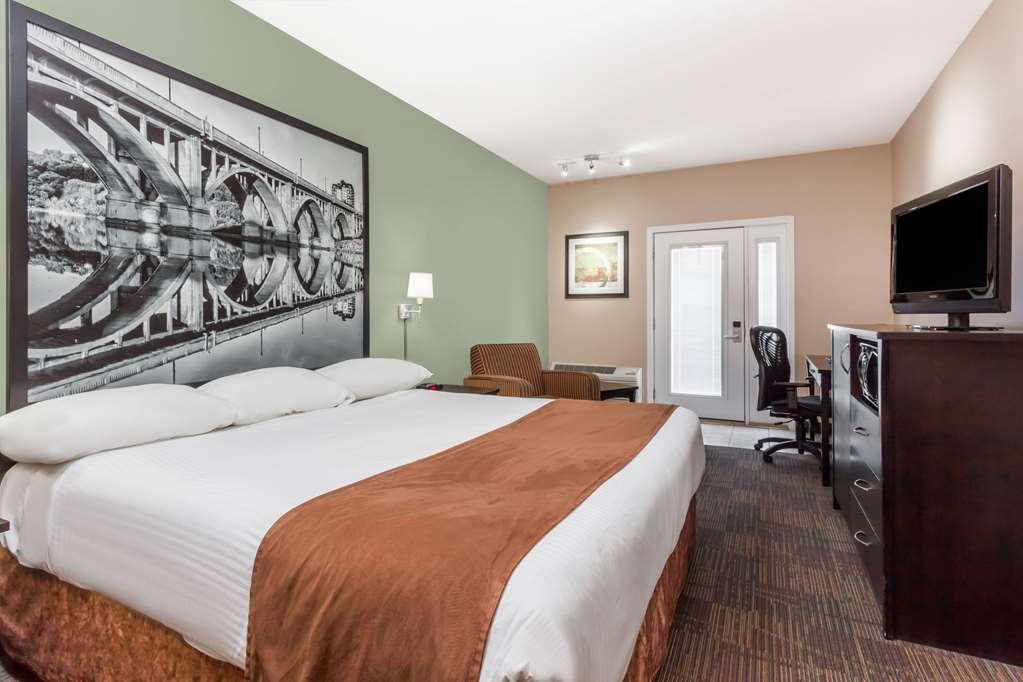 Отель Super 8 By Wyndham Saskatoon Near Saskatoon Airport Номер фото