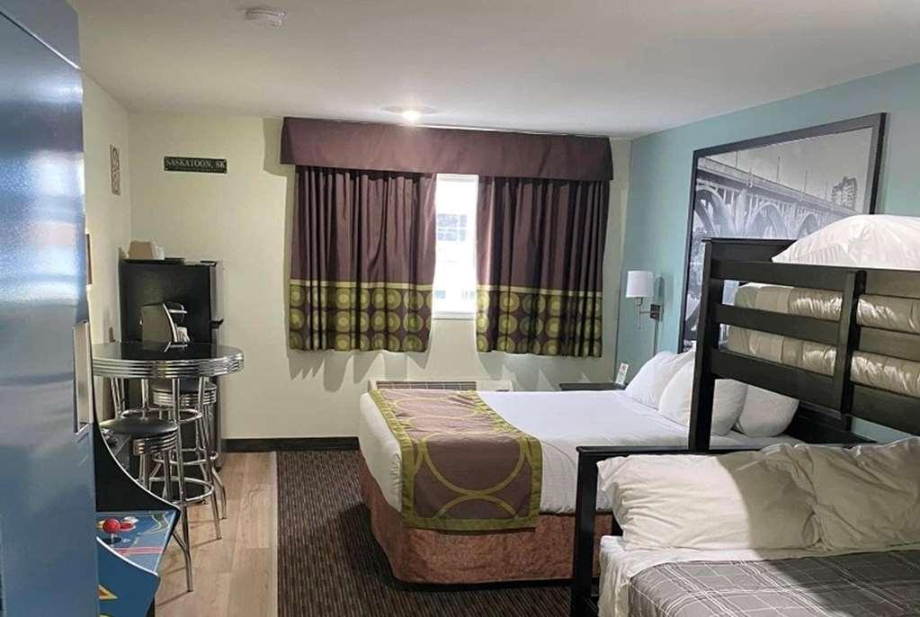 Отель Super 8 By Wyndham Saskatoon Near Saskatoon Airport Номер фото