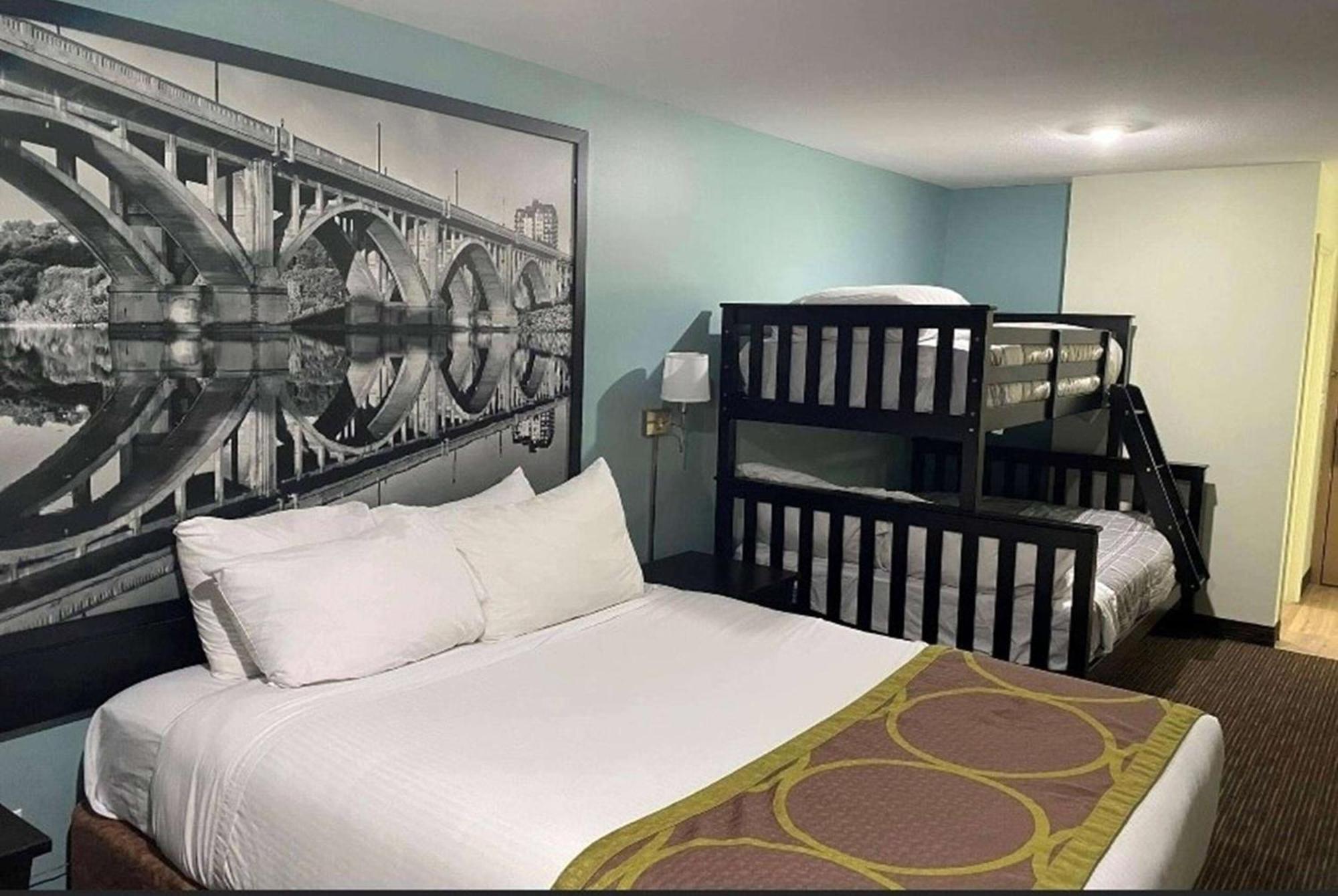 Отель Super 8 By Wyndham Saskatoon Near Saskatoon Airport Экстерьер фото