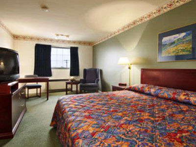 Отель Super 8 By Wyndham Saskatoon Near Saskatoon Airport Номер фото